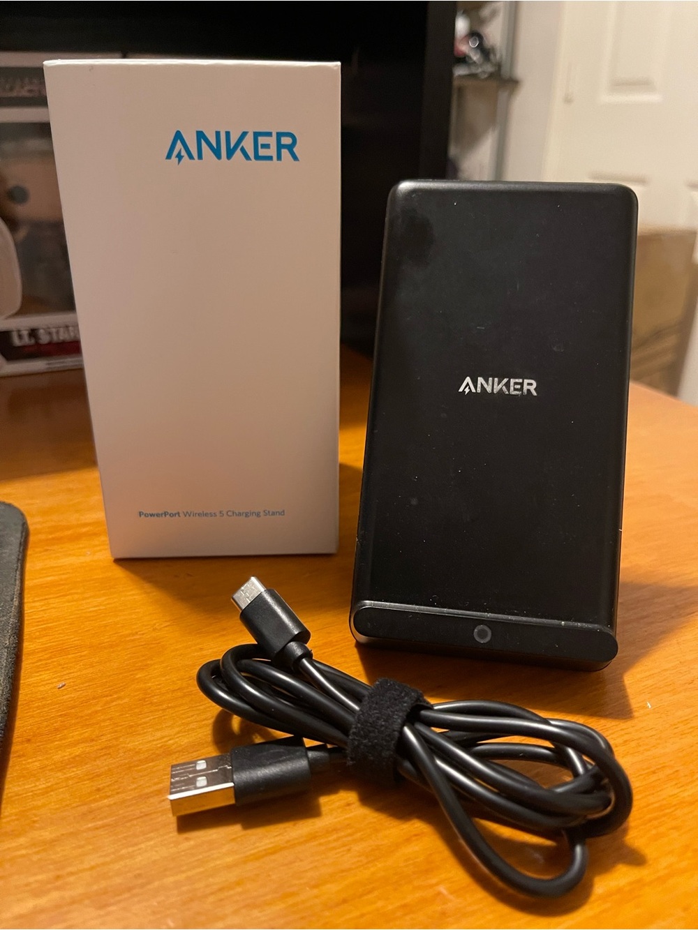 Anker Black Wireless Charging Stand with USB-C Cable